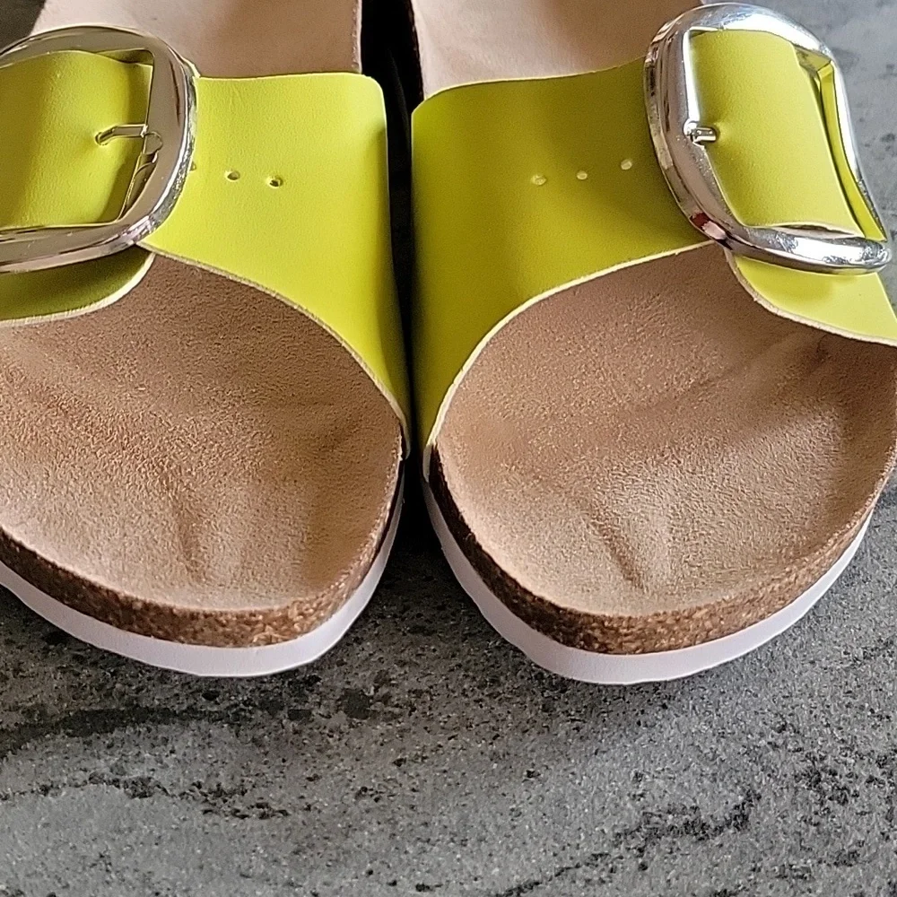 SO Faux Leather Slides W/ Comfort Footbed Silver Tone Buckle Green Size M NWOT - Picture 4 of 10